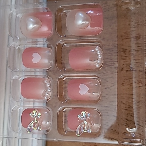 2/$16 24pcs Heart Bows Pearls Press On Nails - Picture 16 of 17